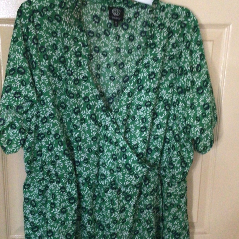 Green floral blouse size 3X